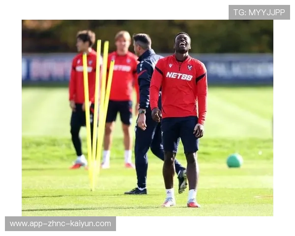 曼联加入争夺免费签格伊!大英两国脚前途未卜,阿莫林恐需买中卫 曼联加入争夺免费签格伊!大英两国脚前途未卜,阿莫林恐需买中卫