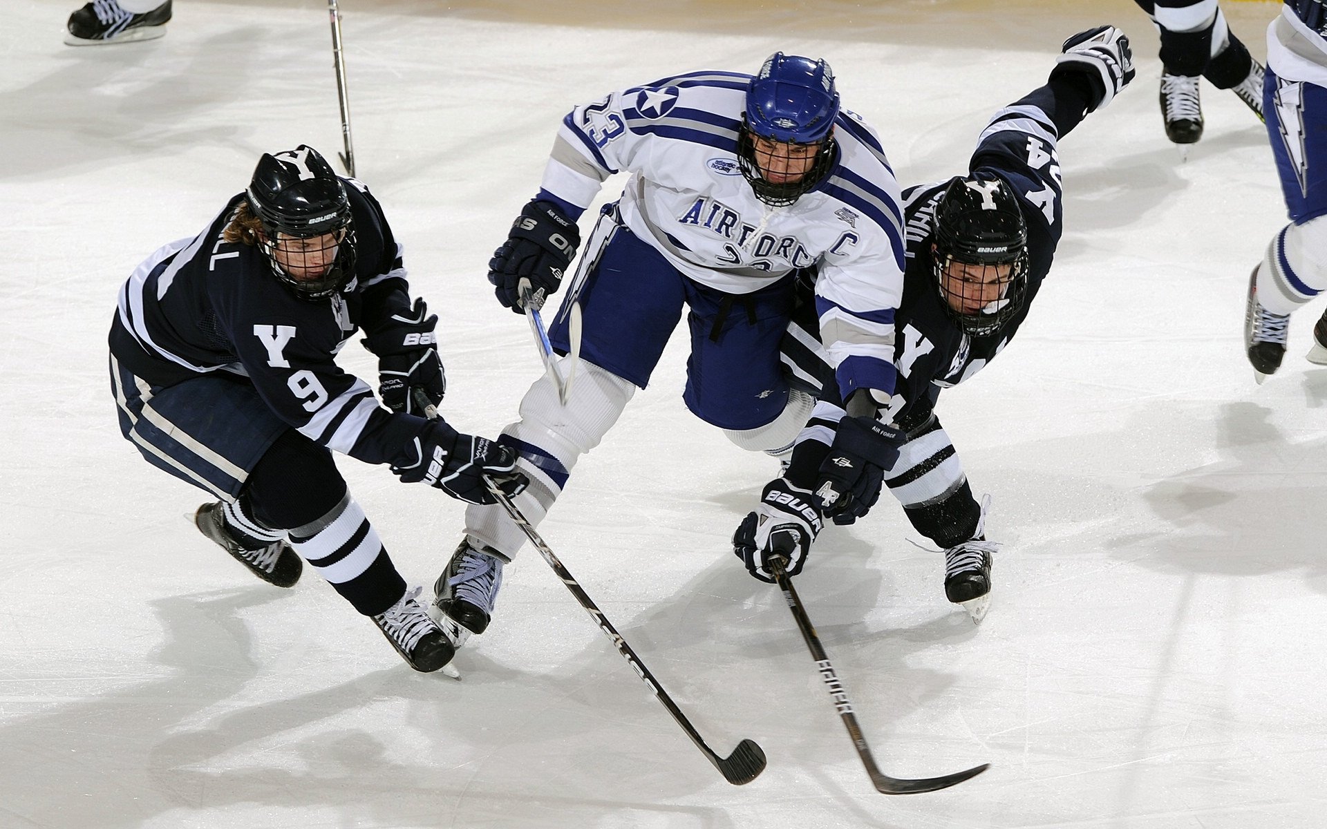 足球训练加入眼部反应测试项目,足球怎么训练视野